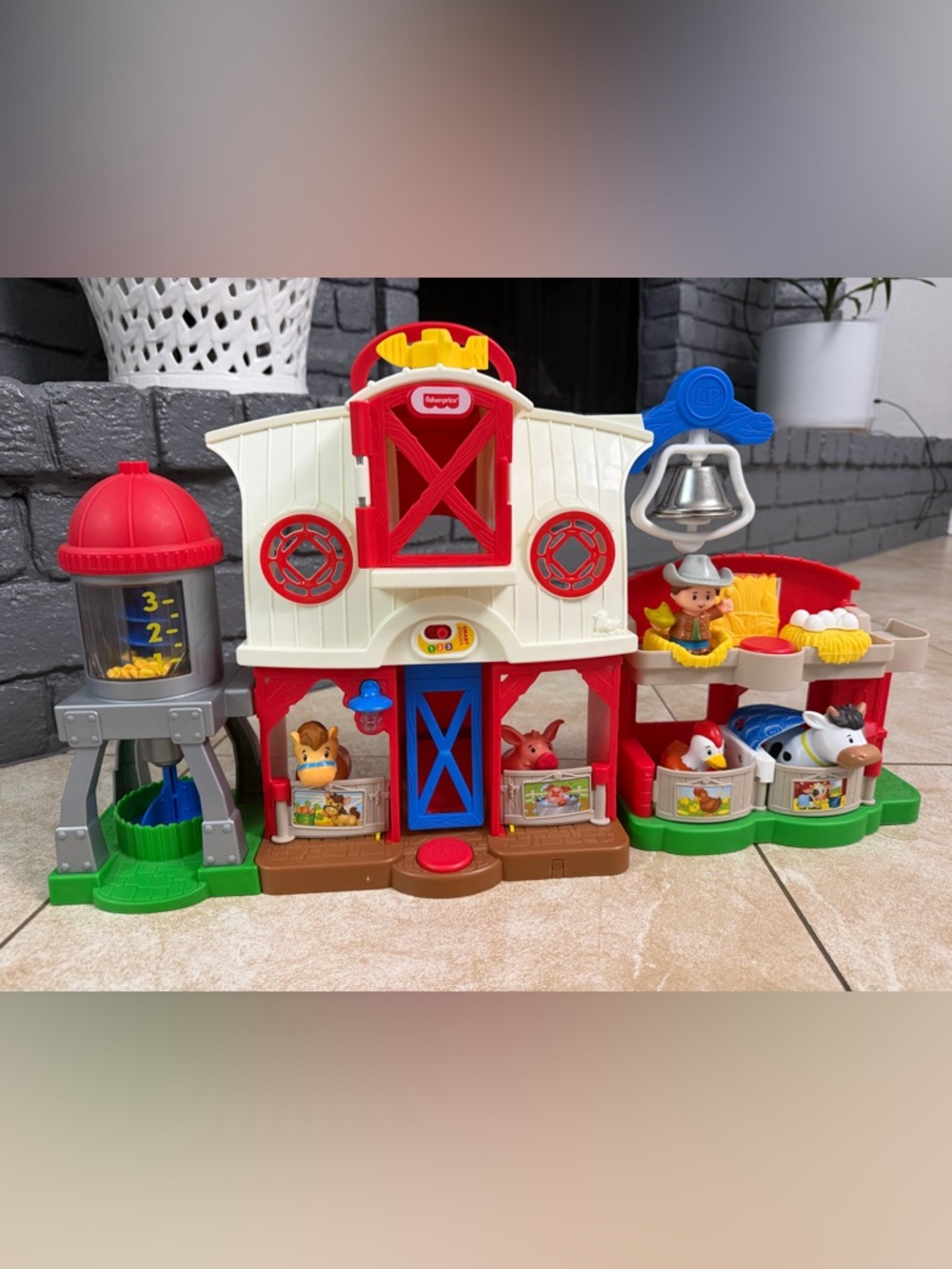 Fisher-Price Red White and Blue Play Barn with Farm Figures
